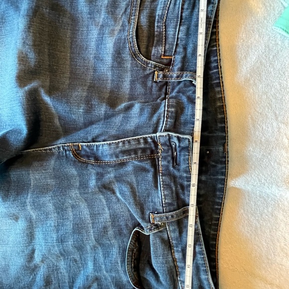 Chico’s size 1.5 stretch skinny jeans in medium wash - Picture 3 of 10